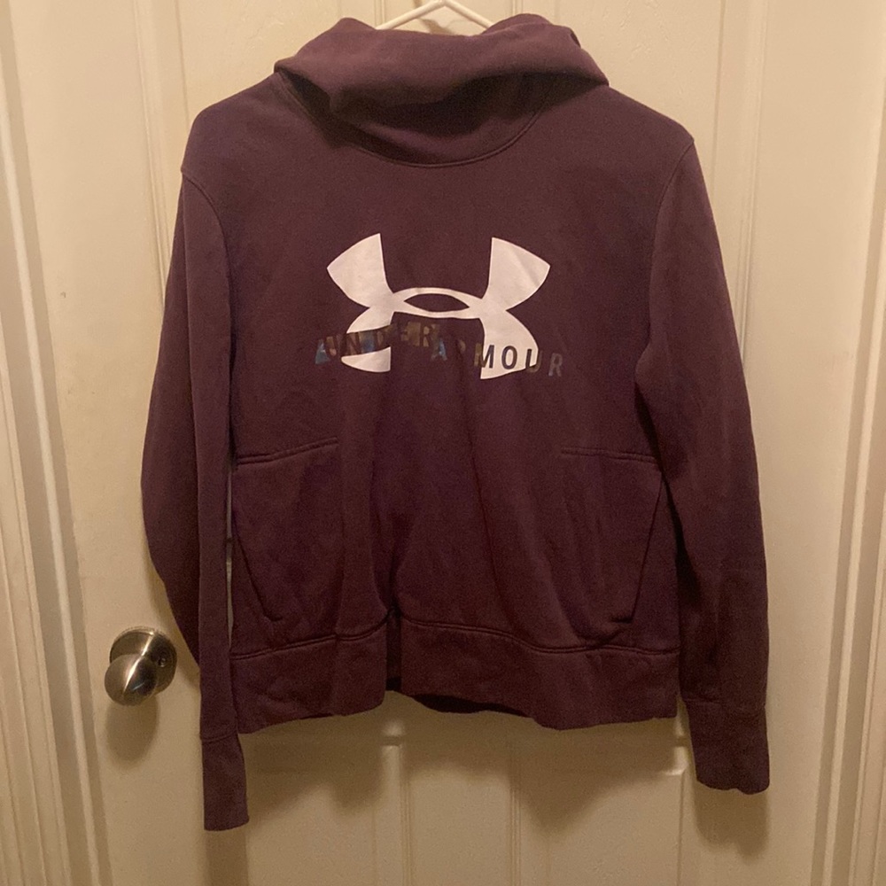 Under Armour sweatshirt with hood and loose neckline